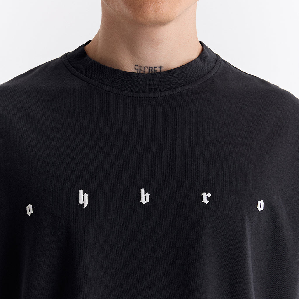 Siyah Uzun Logo Super Oversize Crop Kolsuz Tişört