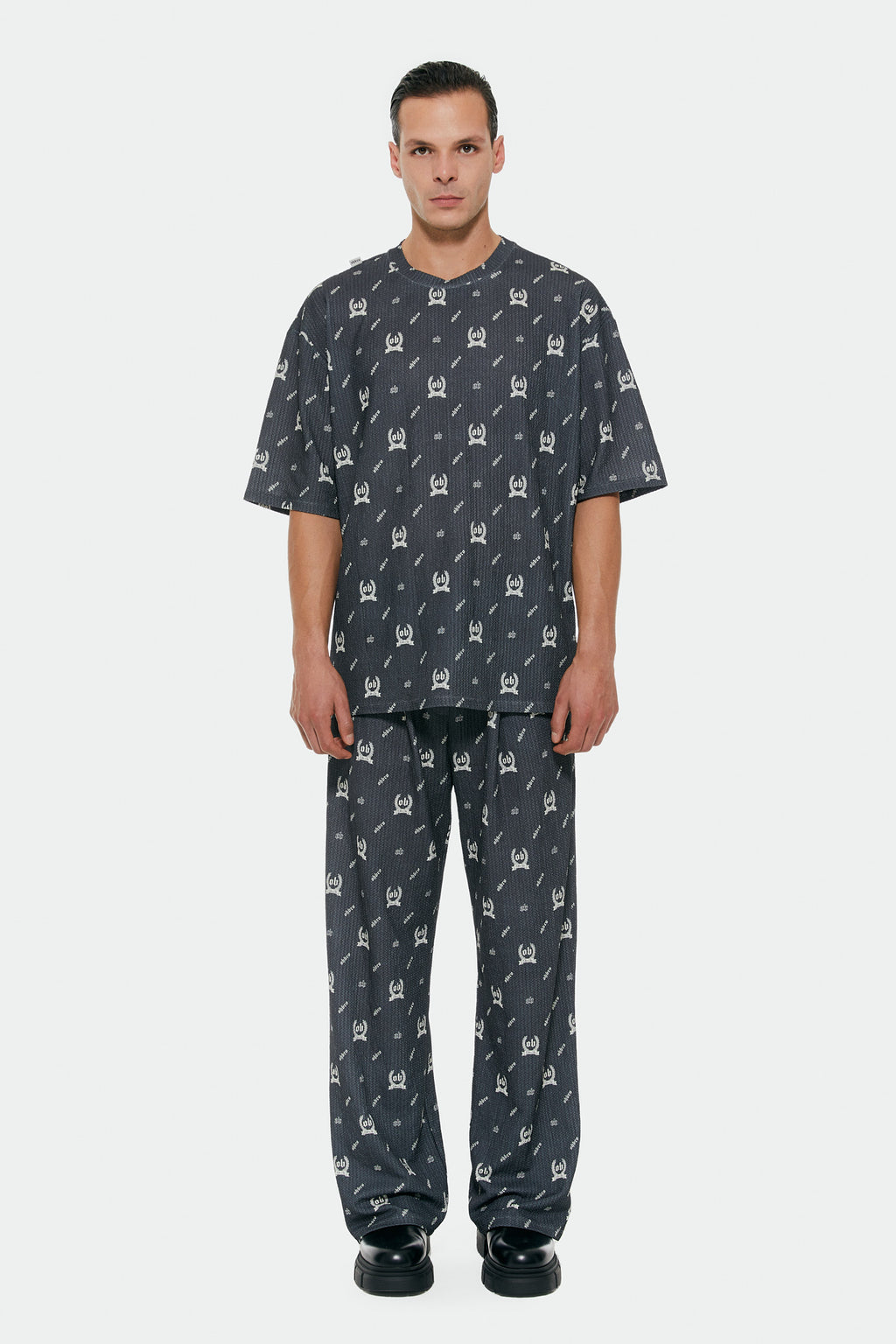 Monogram Desenli Antrasit Oversize Tişört