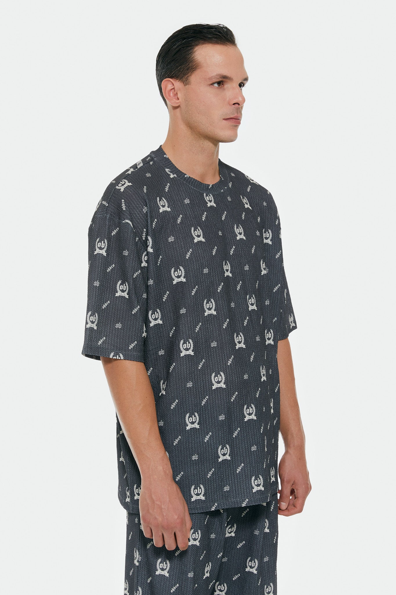 Monogram Desenli Antrasit Oversize Tişört