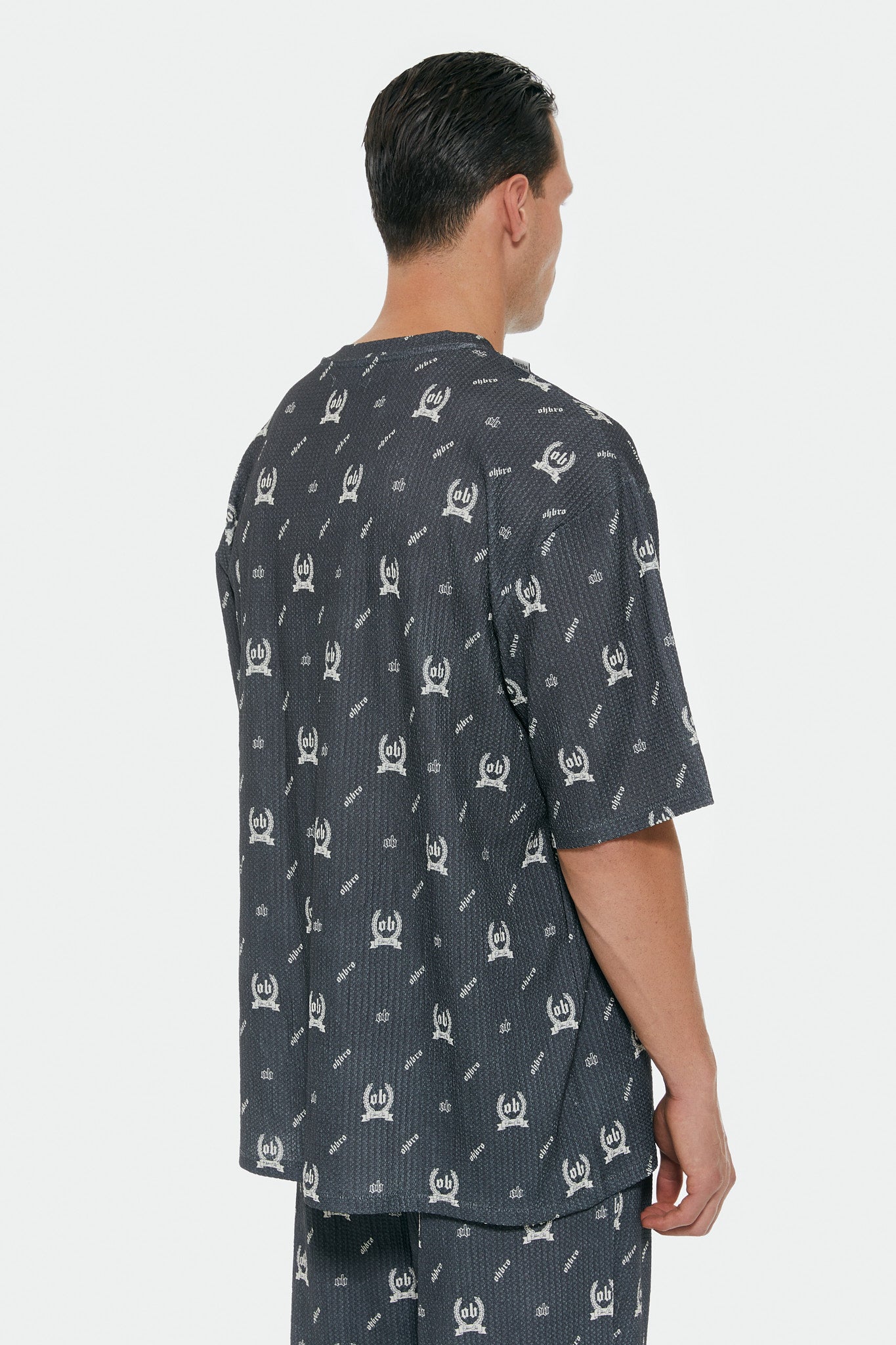 Monogram Desenli Antrasit Oversize Tişört