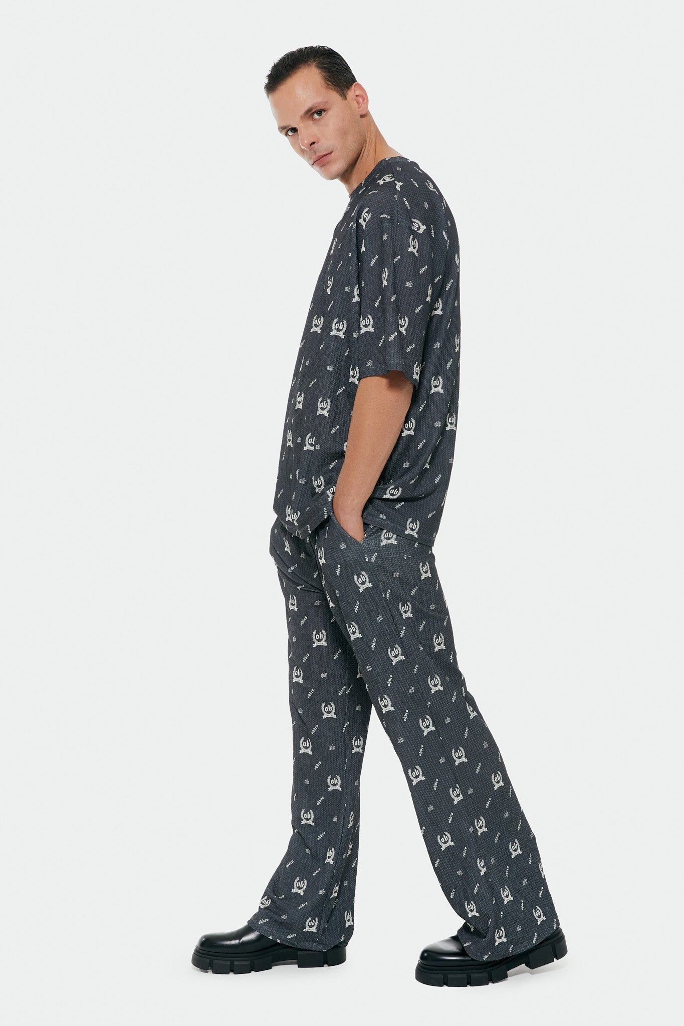 Monogram Desenli Antrasit Oversize Tişört