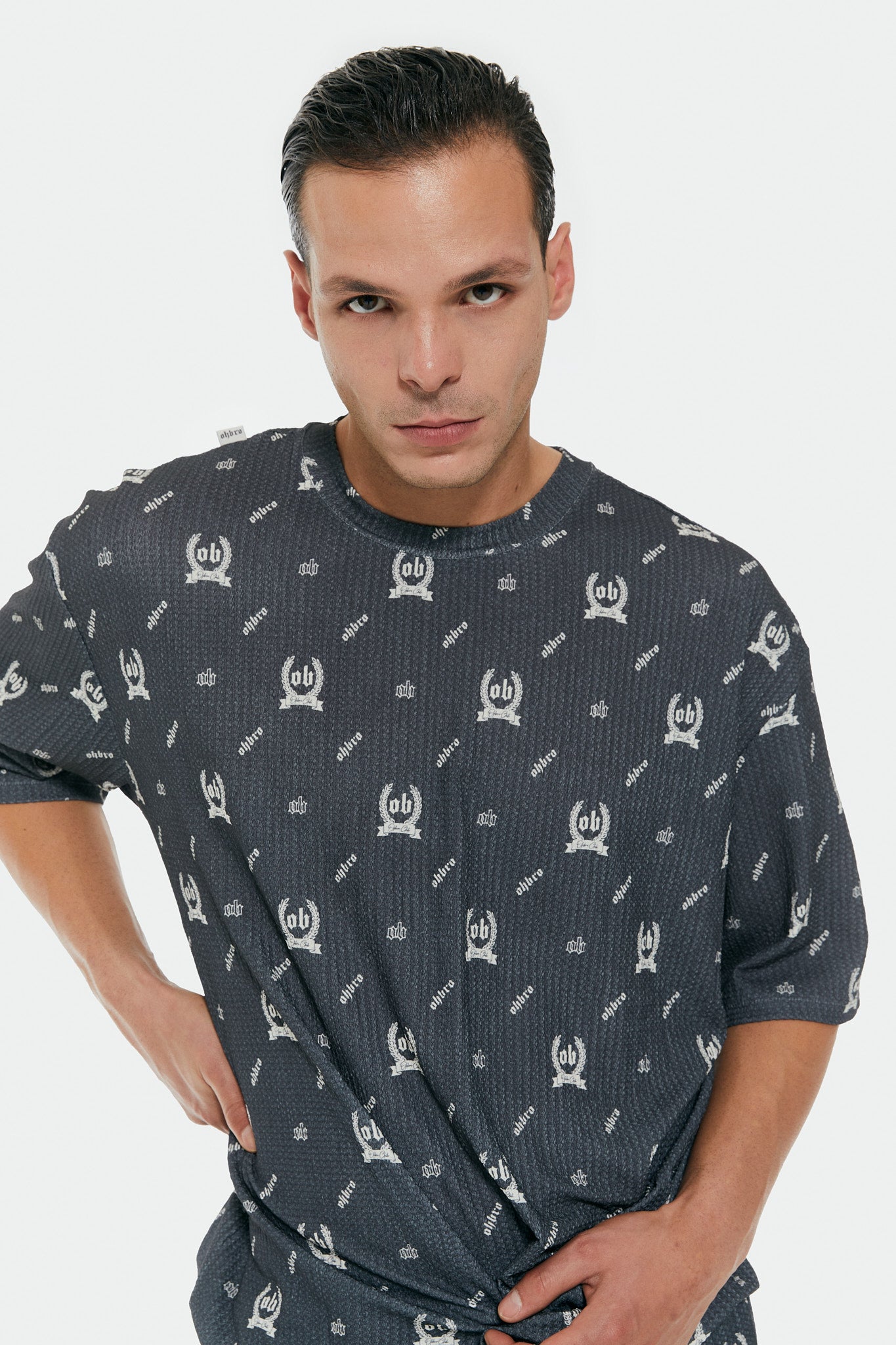 Monogram Desenli Antrasit Oversize Tişört